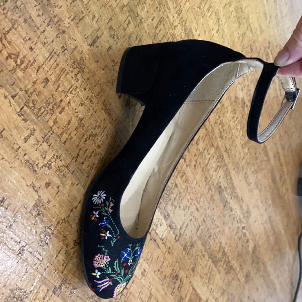 Chinese Laundry Suede Embroidered Block Heels 7 - Picture 4 of 9